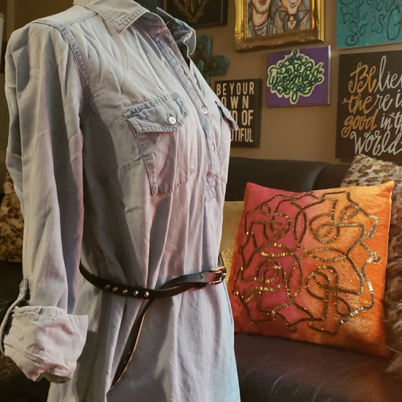 🌟Light Denim Jean Shirt🌟 - Picture 4 of 6